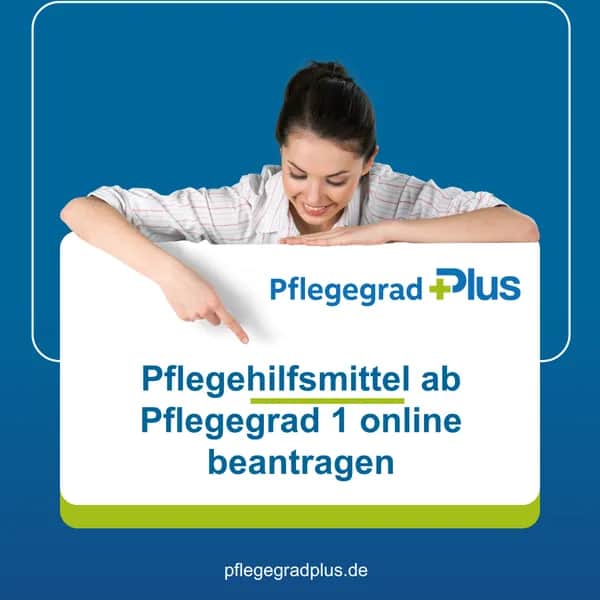 Pflegebedürftige Person beantragt Pflegehilfsmittel online am Laptop – einfache digitale Lösung ab Pflegegrad 1